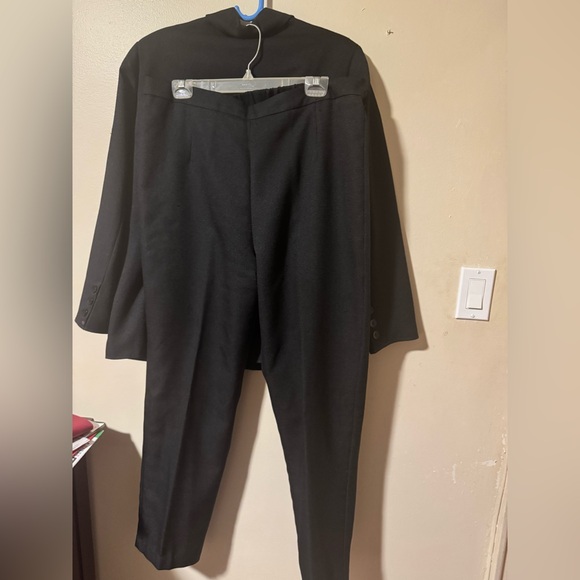 Pantsuit - Picture 4 of 4